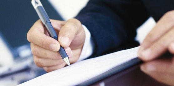 Γκοτσοπούου, Οι διοικητικές και ιδιωτικές συμβάσεις του Δημοσίου στην Μνημονιακή εποχή